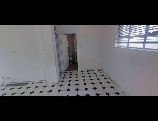 1 BEDROOM FLAT TO LET IN ESSENWOOD